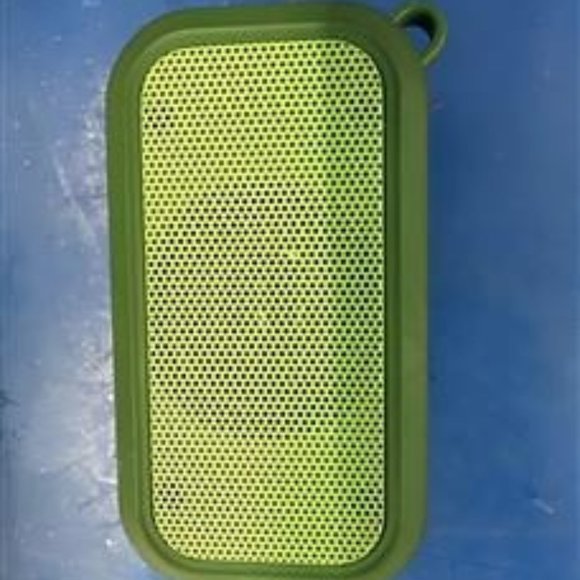 I am selling a Bass Jaxx speaker - Picture 1 of 1